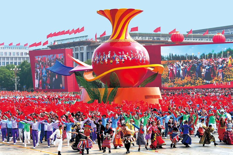 阅兵仪式上的民族团结方阵，展现多元一体的华夏风采，阅兵仪式上的民族团结方阵，展现华夏多元一体之风采