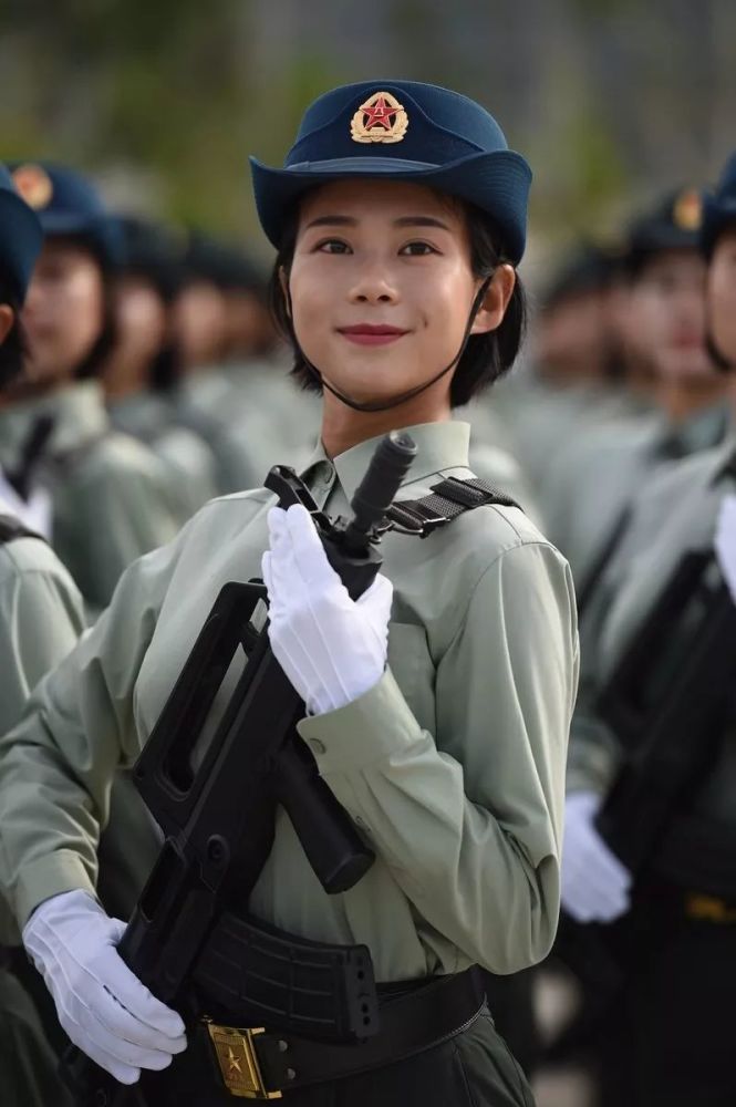 女兵王，军中铿锵玫瑰的崛起，军中铿锵玫瑰，女兵王的崛起之路