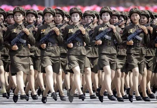 阅兵女兵方阵领队，展现女性力量与荣耀的典范，阅兵女兵方阵领队，女性力量与荣耀的典范风采展露