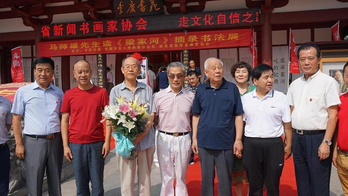 40条简短新闻摘抄，40条新闻简短摘要集锦