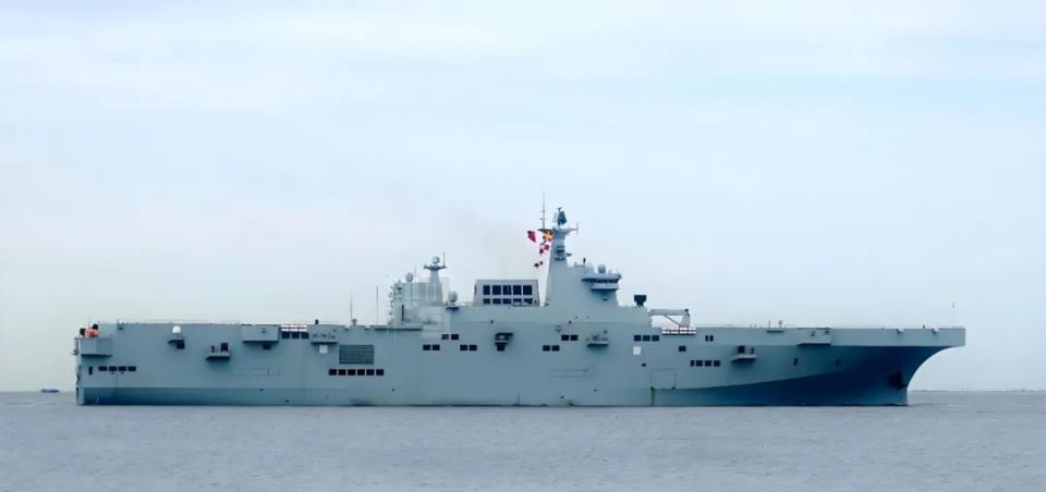 中国海军力量新篇章，四艘075型两栖攻击舰的崛起，中国海军新篇章，四艘075型两栖攻击舰展现强大实力