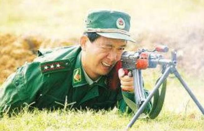 丁晓兵，岁月与荣耀的印记——多少岁的传奇人生，丁晓兵，传奇人生的岁月与荣耀印记——传奇人生至多少岁