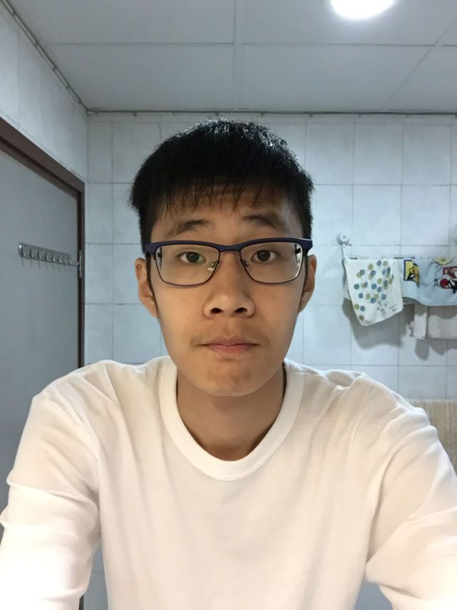 戴眼镜可以报考军校吗，视力要求与应对策略，戴眼镜报考军校的视力要求及应对策略