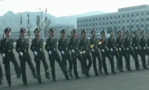 重温历史瞬间，1999年阅兵式中的方队劈枪视频，重温历史瞬间，1999年阅兵式震撼方队劈枪回顾
