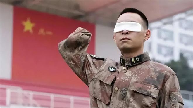 杜富国会不会退伍，英雄的选择与时代的考量，杜富国，英雄的选择与时代考量——是否退伍的探讨