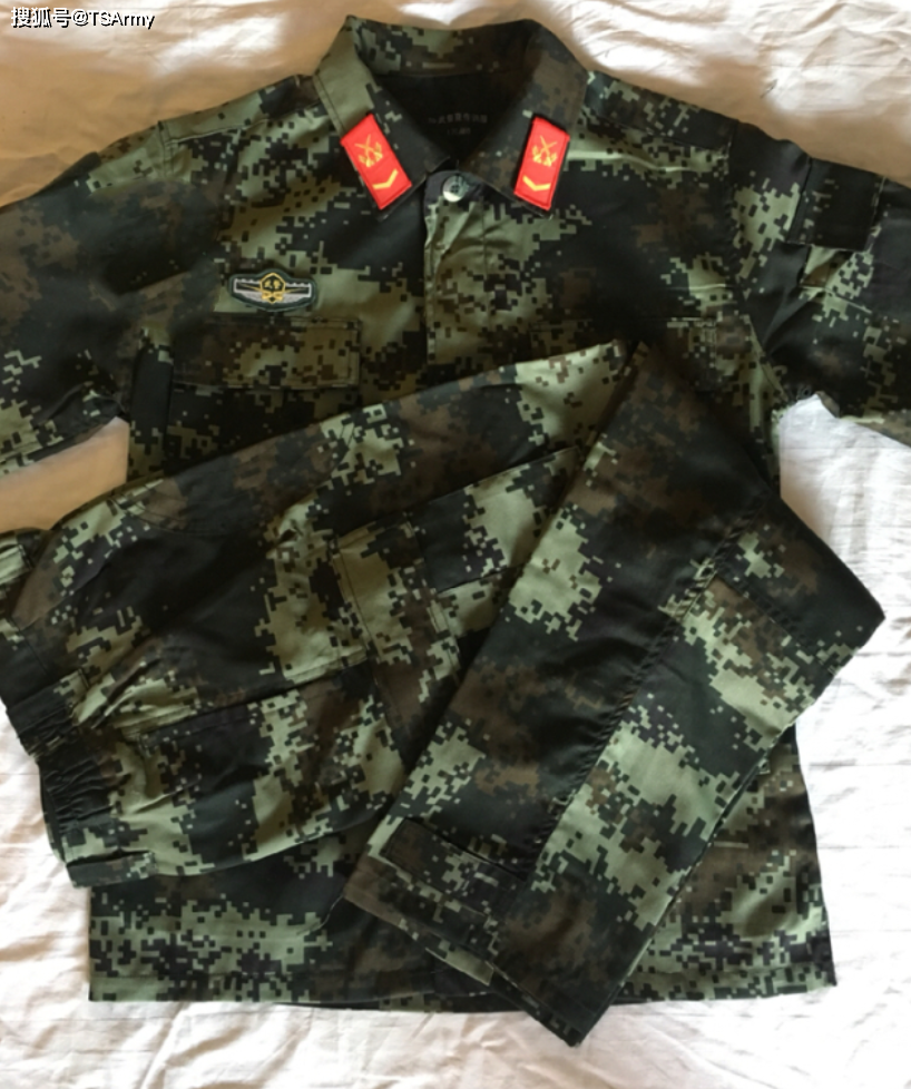 武警与解放军作训服，功能与设计的完美结合，武警与解放军作训服，功能设计与实战完美融合