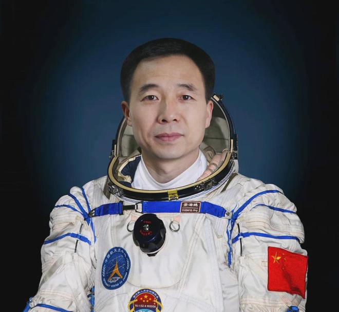 八一勋章，致敬三名卓越获得者，八一勋章致敬卓越获得者，荣耀与荣耀者的辉煌时刻