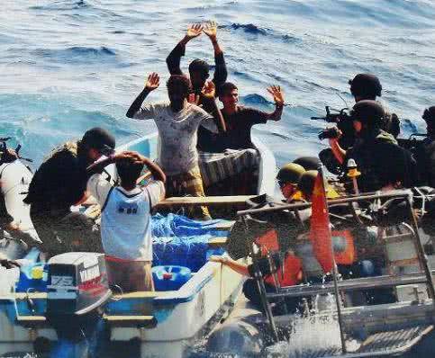 中国海军打击索马里海盗事件，彰显国际责任与海上力量，中国海军打击索马里海盗，展现国际责任与海上力量
