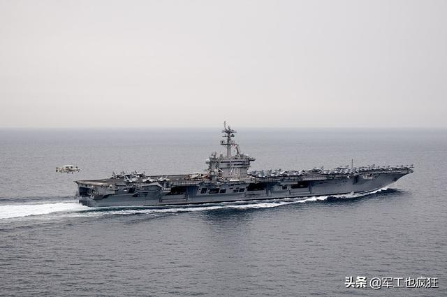 航空母舰的高度与楼层对比，深度探索巨型战舰的尺寸，航空母舰尺寸深度解析，高度与楼层对比之巨擘