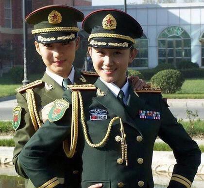 军人霸气的壁纸，荣耀与力量的象征，军人荣耀与力量的霸气壁纸，荣耀之盾的象征