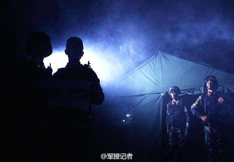 天狼突击队训练视频，揭示精英训练的幕后故事，天狼突击队精英训练幕后揭秘，训练视频展现铁血精神之旅