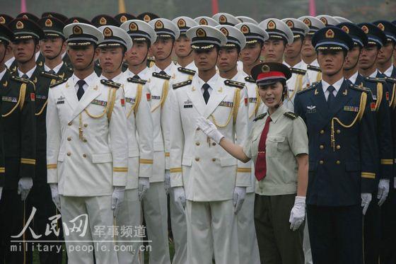关于07式军服难看的看法探讨，关于07式军服外观评价探讨