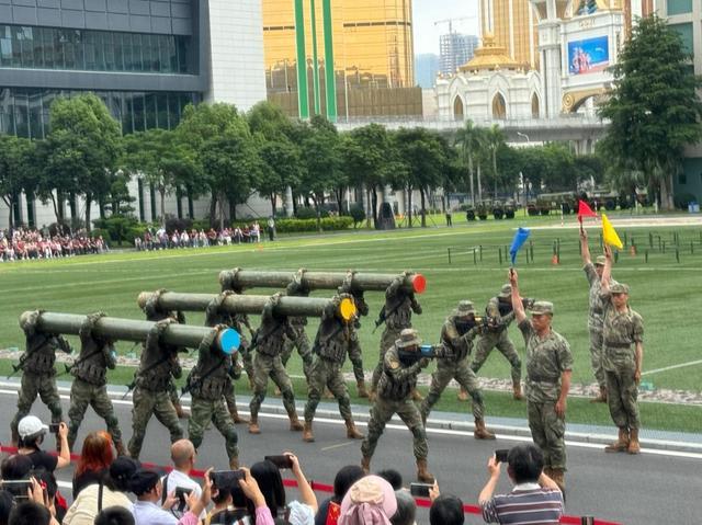 驻澳门部队军营开放日表演视频，展现军威与军民融合之情，驻澳门部队军营开放日，军威与军民融合之情的精彩瞬间视频回顾