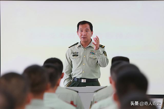 独臂将军丁晓兵，英勇无畏的传奇人生，独臂将军丁晓兵，英勇无畏的传奇人生之路