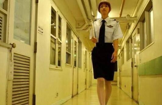为什么对女兵的要求很高，女兵的高标准要求的背后原因解析