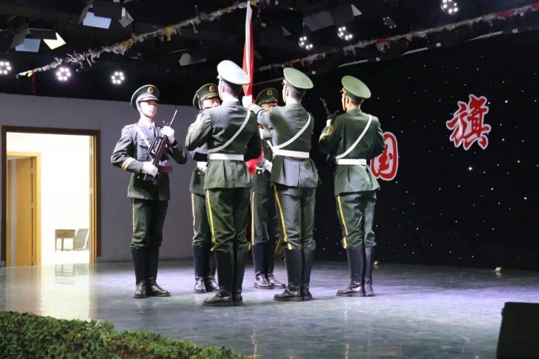 国旗护卫队工资是多少，深入了解国旗护卫队的职责与待遇，国旗护卫队的职责、待遇及工资揭秘