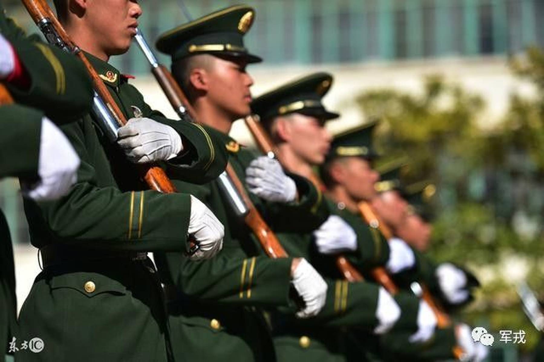 武警军装与解放军军装的区别在哪里，武警军装与解放军军装的区别解析