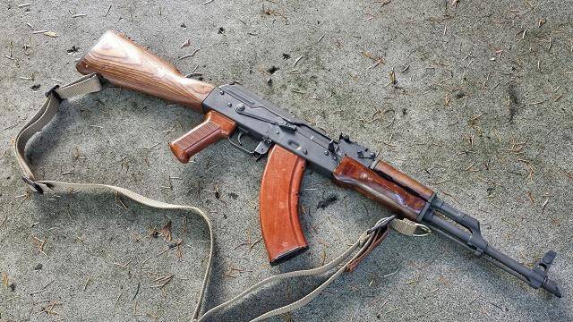 AK-47步枪图片，历史、设计与其象征意义，AK-47步枪，图片、历史、设计及象征意义的探究