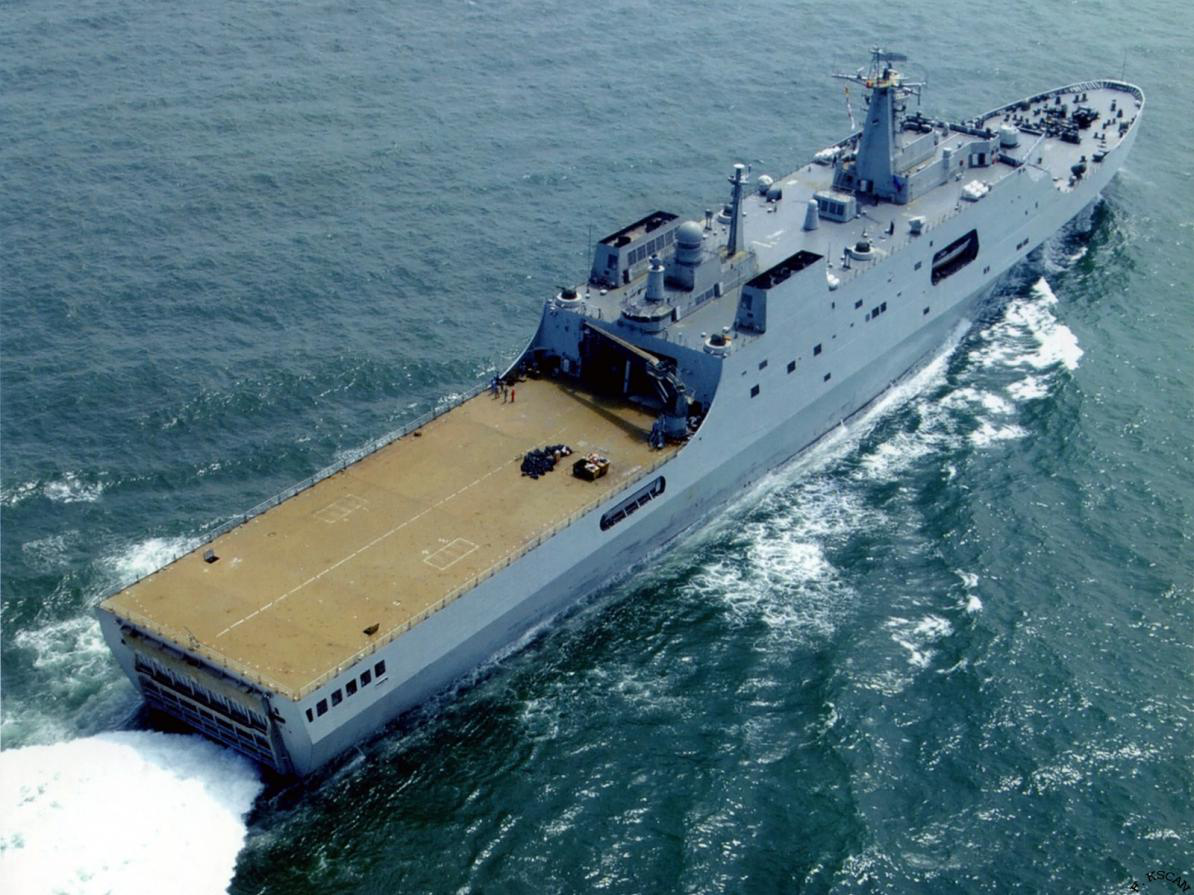 探索中国海军的新力量，071型两栖舰，中国海军新力量揭秘，071型两栖舰的探索之旅