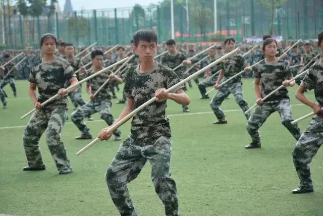 纪念与荣耀，2017年驻港部队阅兵回顾与展望，纪念与荣耀，驻港部队阅兵回顾与展望（2017年）