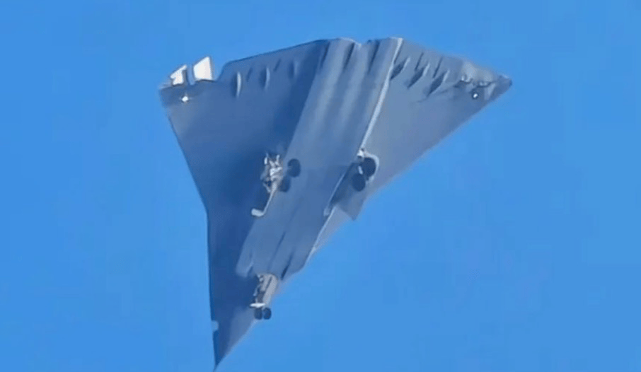 歼-16与中国F-35，空中力量的新纪元对比研究，歼-16与F-35，空中力量新纪元对比研究分析