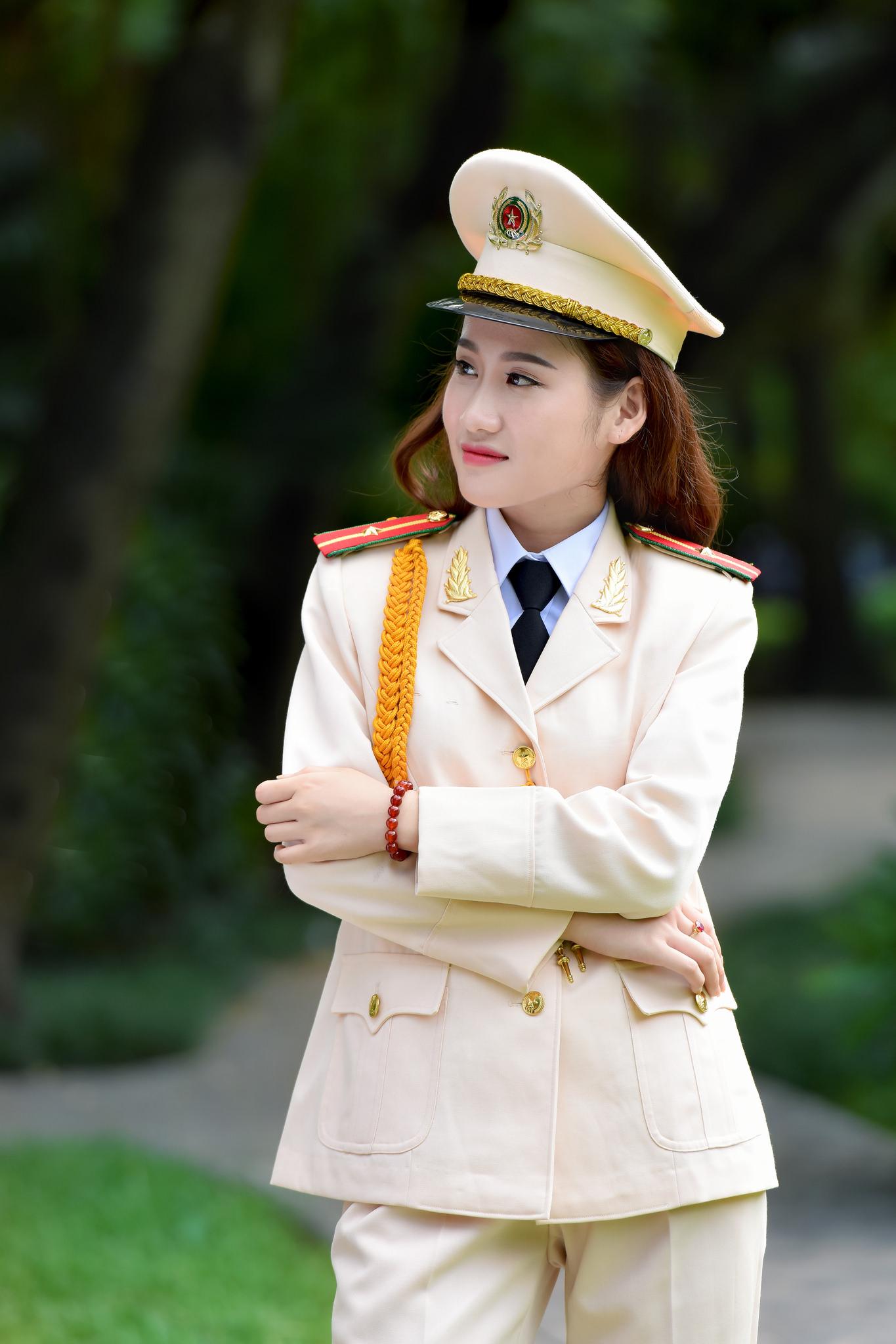 中国女兵在越南战争中的英勇表现，历史影像的见证，中国女兵在越南战争中的英勇表现，历史影像的见证