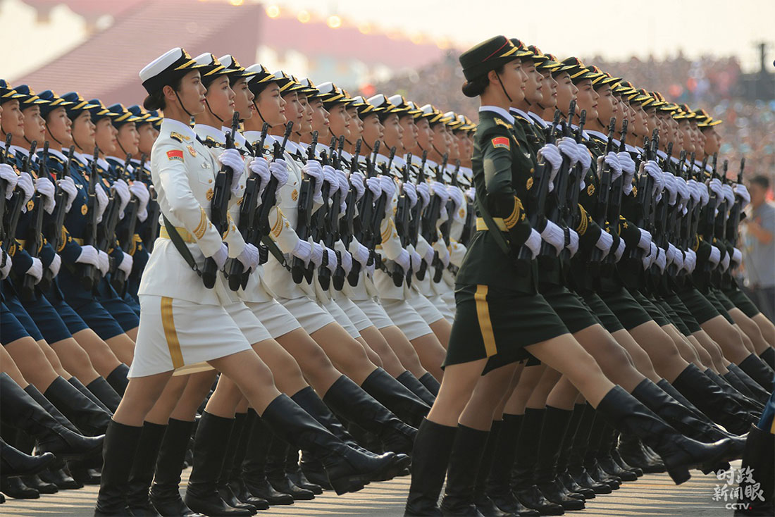 探索军服的世界，各种军服图片的魅力与象征意义，军服世界探索，图片魅力与象征意义揭秘
