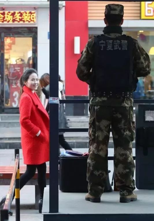 联勤保障中心臂章，象征荣耀与责任的标志，联勤保障中心臂章，荣耀与责任的象征