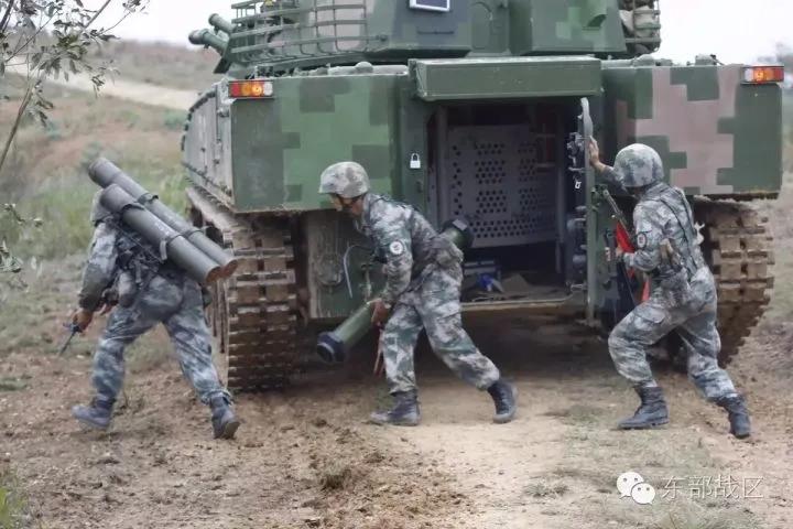 红箭-反坦导弹火箭筒，现代战场上的反坦克利器，现代战场反坦克利器，红箭反坦导弹火箭筒