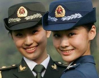 最漂亮的中国女兵图片，展现英勇与美丽的瞬间，英勇与美丽并存，最迷人的中国女兵瞬间图片