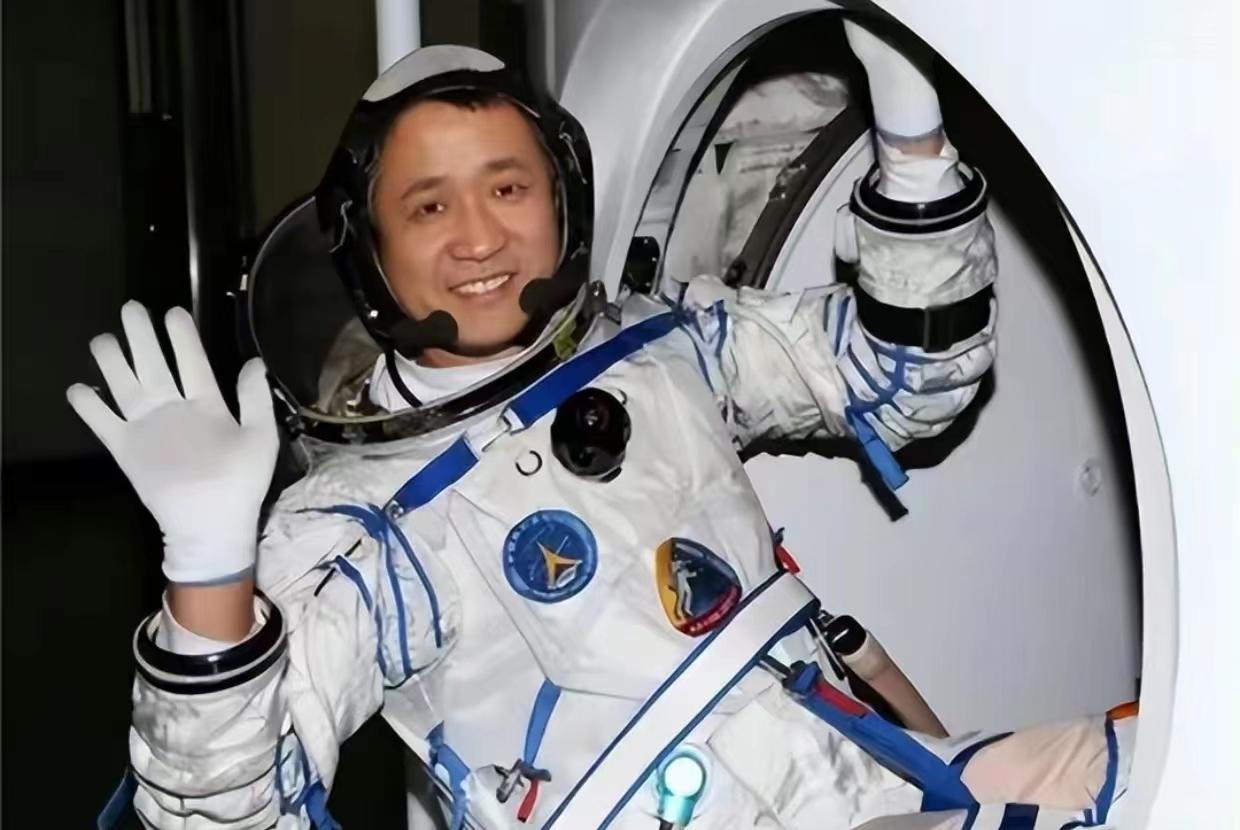 八一勋章的荣誉与奖励金额，一份特殊的荣誉，一份特殊的待遇，八一勋章，特殊荣誉与丰厚奖励的双重礼赞