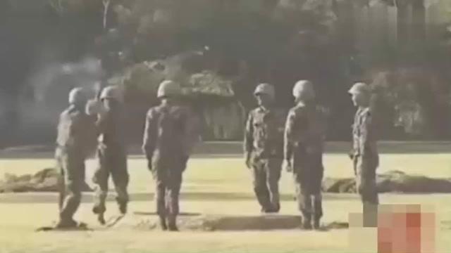 军事搞笑视频，轻松一刻的战场幽默，军事幽默瞬间，战场上的轻松一笑