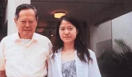 杨振宁与翁帆，时光中的相伴与理解，杨振宁与翁帆，时光相伴下的深情理解