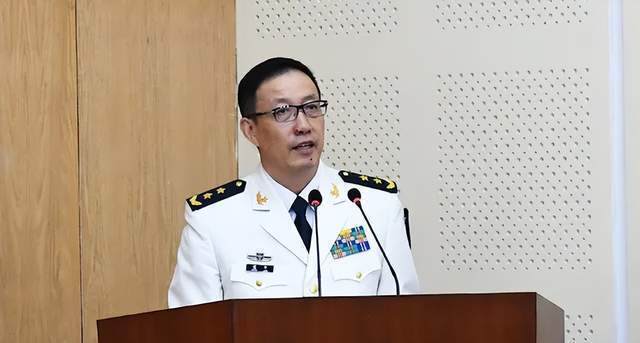 我国新任防长董军的筒历，新任防长董军履历简介