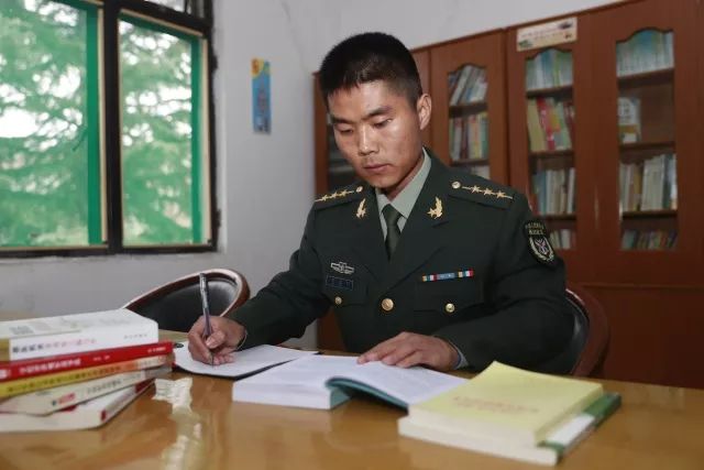 西部战区杨军，勇担使命，筑梦边疆的杰出将领，西部战区杨军，边疆杰出将领勇担使命，筑梦边疆之路