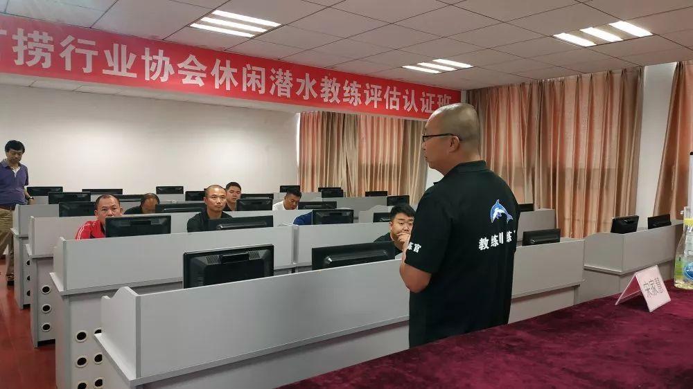潜水打捞，探索深海的奥秘与责任，深海探索之旅，潜水打捞的奥秘与责任