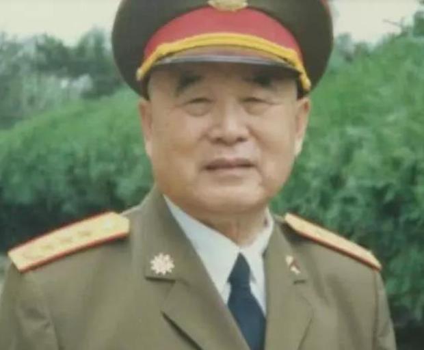 开国少将和现役上将的区别，历史与时代的印记，开国少将与现役上将，历史与时代的印记对比解析