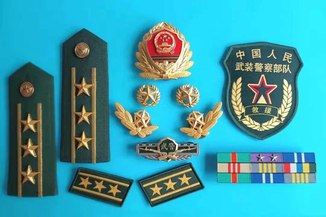 武警常服，展现威严与职责的服饰风采，武警常服，威严职责的服饰展现