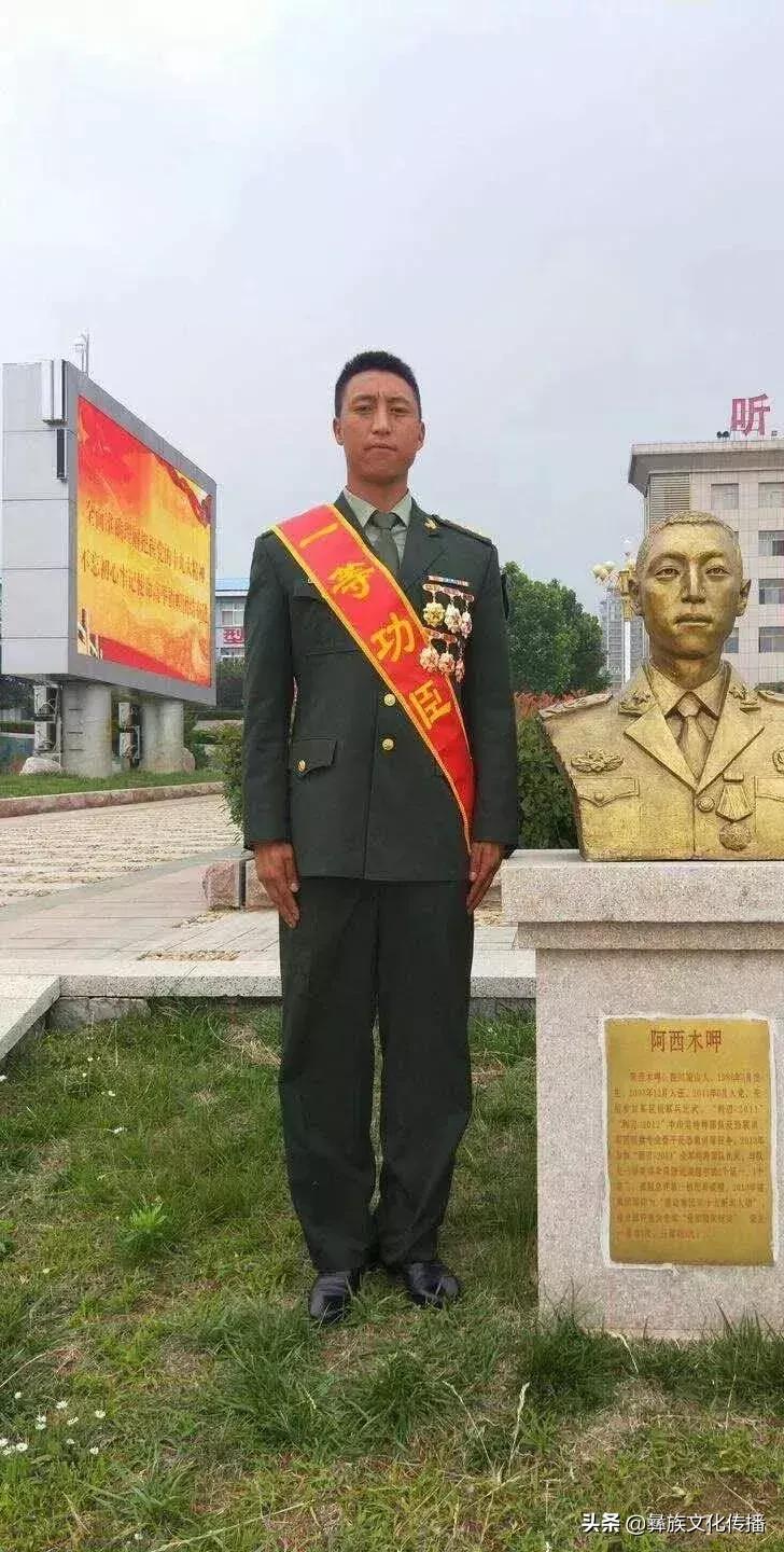 三栖特种兵，新时代战场上的无畏先锋，三栖特种兵，新时代战场的先锋勇士