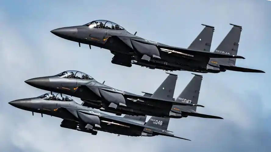 F15与歼16，空中巨人的实力对比，F15与歼16，空中巨人实力对比解析