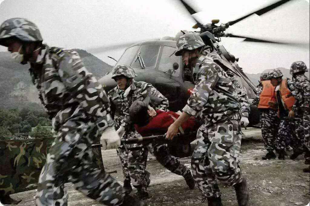 空降兵现任第十五军军长，勇担使命，铸就新时代铁军之魂，新时代铁军之魂的铸造者，第十五军军长勇担使命，引领空降兵前行