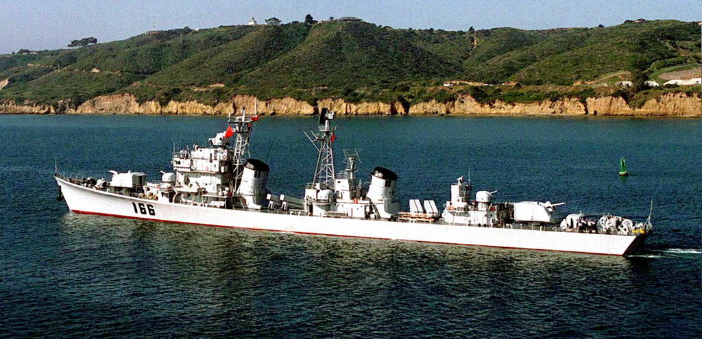 中国海军166驱逐舰，捍卫海洋权益的钢铁长城，中国海军166驱逐舰，捍卫海洋权益的坚固堡垒