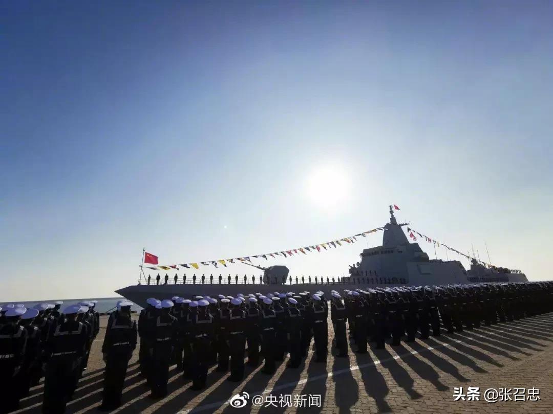 海军三型主战舰艇入列的意义，塑造海上强国新篇章，海军三型主战舰艇入列塑造海上强国新篇章
