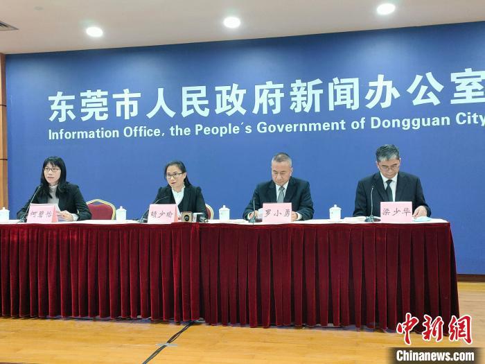 凤凰网新闻下的疫情观察与深度解析，凤凰网新闻深度观察与解析疫情动态