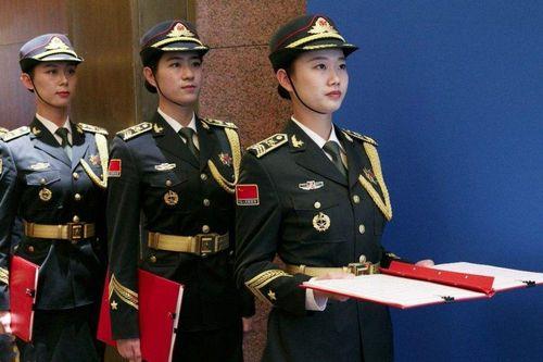 关于中国军队更换军服频率，为何选择将05式军服服役期定为三年？，揭秘中国军队军服更换频率，为何选择将05式军服服役期定为三年？