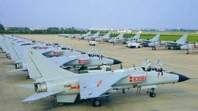 中国空军装备最多的飞机——歼击机歼-7系列，中国空军歼-7系列歼击机，装备数量最多的战机