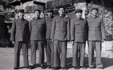中国人民志愿军，司令兼政治委员的卓越领导，中国人民志愿军司令兼政治委员的卓越领导风采