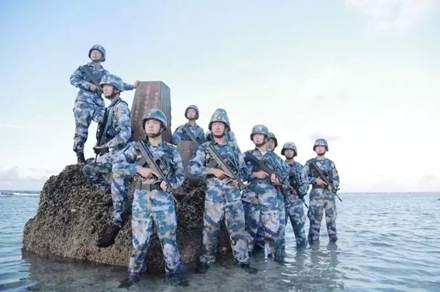 英国军舰过台湾海峡，历史与现实的交织，英国军舰穿越台湾海峡，历史与现实的交汇