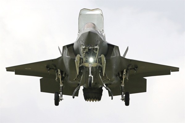 F-35垂直起飞再平飞，五代战斗机的卓越性能，F-35垂直起飞再平飞，五代战机卓越性能展示