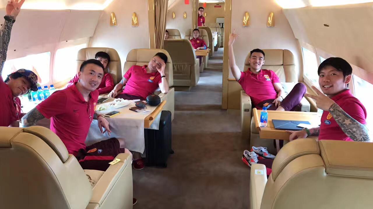 电影空军一号国语版免费观看，一场视觉与情感的盛宴，视觉与情感的盛宴，电影空军一号国语版免费观看